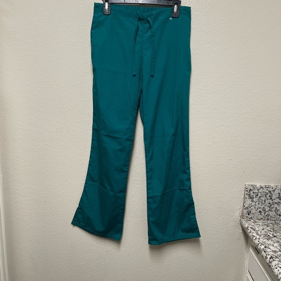 “SET” top and pants Cherokee. New with out tags 🏷️ - Picture 11 of 15